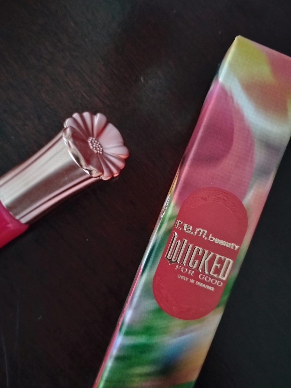 r.e.m. beauty Wicked For Good Lip Gloss - Poppy Punch